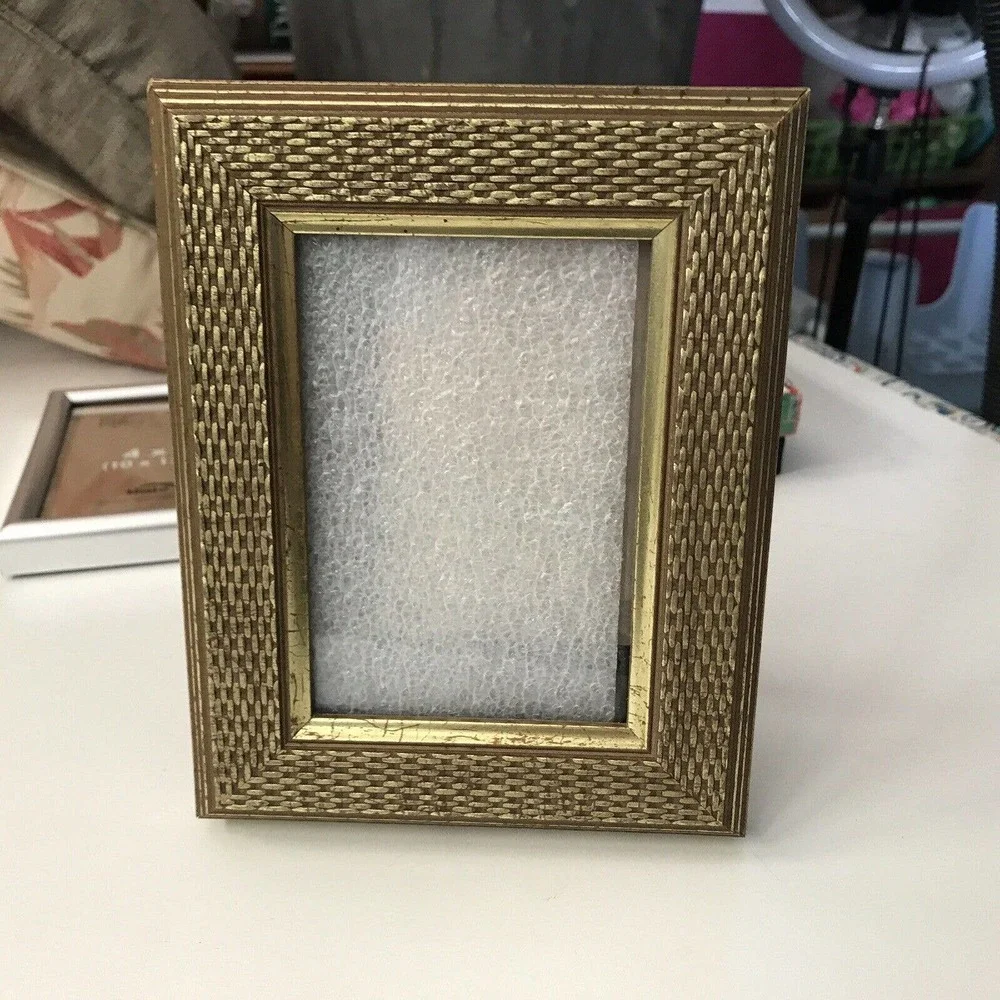 Unbranded photo frame woven wood look gold tone 5” x 7” pre-owned